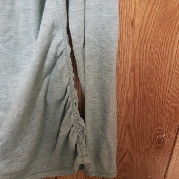 Long sleeve, green keyhole back Top Size Large, ruched sides Athletic Works. - Picture 4 of 5